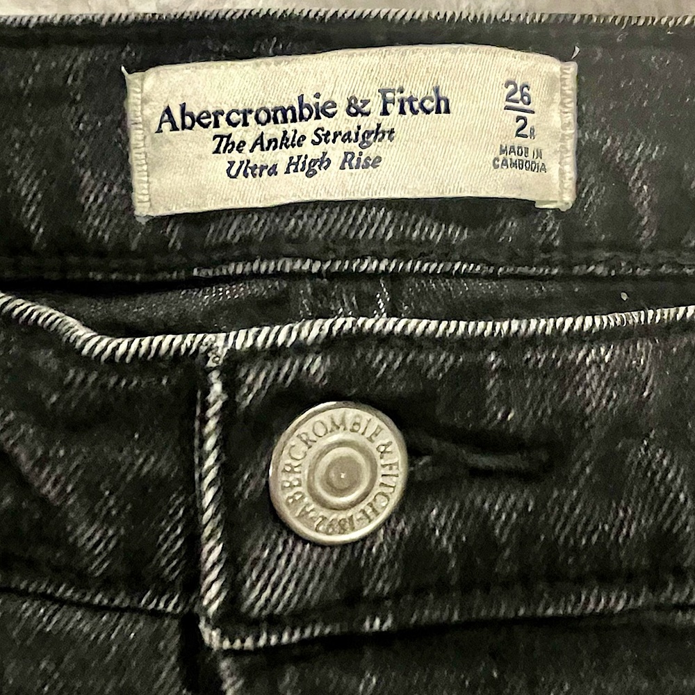 Abercrombie & Fitch The Ankle Straight Ultra High Rise Jeans in Distressed Black - Picture 4 of 16